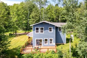 Modern Cabin on a River Bluff - Image 5