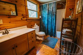 4-bedroom Vacation Cabin on 50 Private Acres - Image 4
