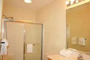 2402m 1 Bedroom Condo by Redawning - Image 2