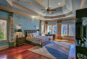 Holiday Vacation Mansion + Hot Tub near DT Atlanta - Image 3
