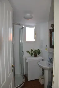 2 cama casa renovada tradicional com vistas panorâmicas sobre o mar em Kioni, Ithaca - Image 2