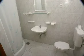 2-Zimmer-Ferienwohnung mit Terrasse und Meerblick Postira, Brac (A-2898-b) - Image 2