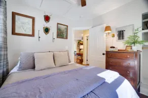 Private Charming & Cozy -Lake Front Cottage- Great for Family, Friends & Couples - Image 5