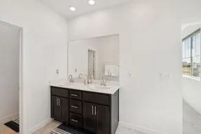 Spacious 3br Home With Charming Backyard 3 Bedroom Home - Image 4