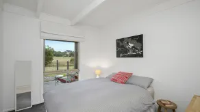 Serene Lonsdale Getaway - Image 4