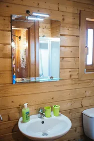 Gothes Guest Chalet - Image 4