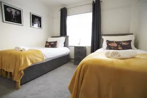 Doctors lane Stylish 3 Bedroom contractor Family House with Parking - Image 5