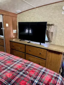 Comfy and cozy RV retreat like having your own campground space - Image 5
