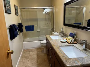 Centrally Located 4BR 2BA Apt in Alameda - Image 3