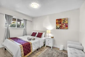 Great Location in North Vancouver only few minutes to Downtown Vancouver - Image 5