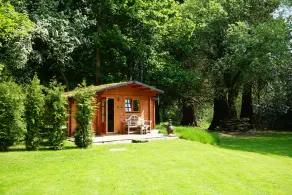 Charming 1-bed Log Cabin in the Clyde Valley - Image 4