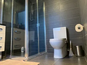 Modern 4 bedroom Townhouse @Ford with Free Parking and Brilliant Location - Image 3