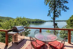 Amazing LAKE FRONT Log Cabin - Image 4