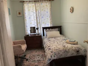 A cosy garden cottage, just 400m to the surf beach. - Image 5