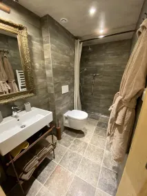 4-star chalet between lake and mountain, jacuzzi, sauna, opposite the slopes. - Image 3