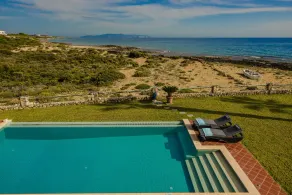 Spectacular villa with pool in front of the sea! - Image 5