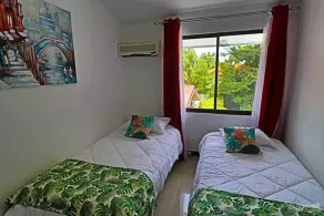 2-BD Unit with Pool, 2 Blocks from Beach - Image 2