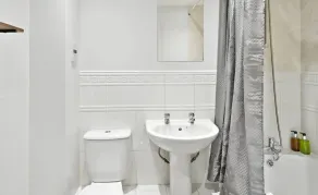 25 Off Weekly Contractor & Family Apt - Image 3