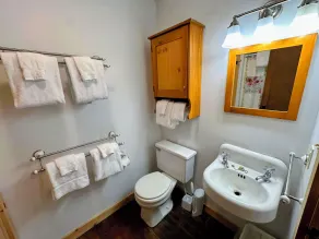 11G Quintessential New Engalnd Cottage with Fantastic Views! - Image 3