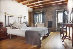 Large villa with pool near Santiago - Image 4