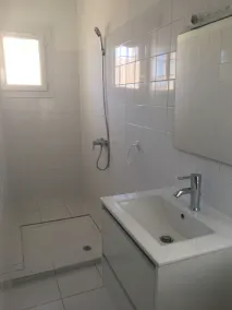 Beach House with Ocean View - Image 4