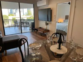 Stunning One Bedroom Unit in the Heart of Kangaroo Point - Image 2