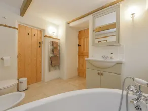 BURHAM BARN, romantic, luxury holiday cottage in Dousland - Image 3