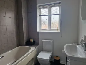 FamilyFriendly- Sleeps5- FreeParking- Garden - Image 3