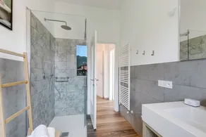 Casa Tramonti: Mountain-View with Terrace Dining - Happy Rentals - Image 2