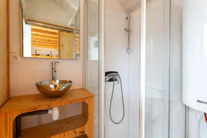 Tiny House 'Très Jolie Tout Confort' mit privater Terrasse, privatem Garten und WLAN - Image 2