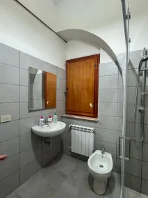 Casa Grande (170 metros quadrados), com jardim, a 5 minutos do mar em um monte de vinhas - Image 4