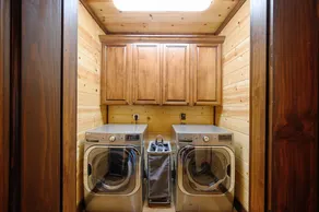 THE DRAKE- Luxury details & stunning creek side location- Sleeps 20 - Image 2