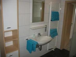 Accessible newly renovated **** Apartment - Image 3
