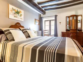 Charming Cottage with Heated Pool, Garden & Countryside Views - Image 4