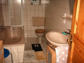 3 star apartment, 4 people!  family friendly, quiet central location, newly renovated. - Image 4