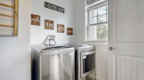 Family Tides Luxury Home Sleeps 18 - Image 2