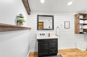 Clean, comfortable, and overlooking a pond with a fountain, our Barndo is perfect for Fairgrounds events, family getaways, and work stays. Just 10 minutes from Perry, with a fully stocked kitchen, coffee station, and outdoor kitchen. - Image 4