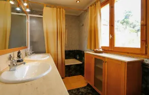 Beautiful Home In Sant Cebrià De Vallalt - Image 3