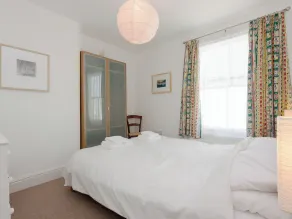3 bedroom accommodation in Buckley St - Image 5