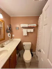  Ogunquit! Lovely Boutique Studio, walkable to everything, in/outdoor Pools! - Image 2