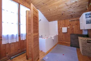 Chalet L’eau vive Near ski 3BR for 6 - Happy Rentals - Image 2