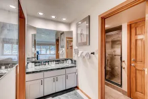 Premier 2BR 2BA in Lakeside Village- Kids Ski Free! condo - Image 4