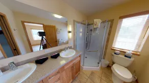 Ceci est une maison de haute technologie nouvellement construite qui propose 3 chambres et 2. 5 salles de bains, 10 couchages. Troisième chambre - Image 3
