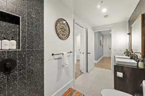 Luxe Rainey St High Rise - Heated Pool - Gym - ATX - Image 5