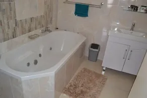 Ebuhleni Guest Lodge - Image 2
