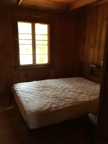 en rustik timmerstuga är - Image 5