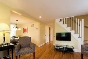 3BR Beautiful Remodeled Victorian w/ Beach Locker - Image 2