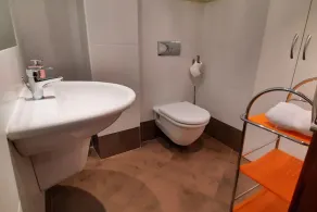 3 BEDROOM DUPLEX APARTMENT - FREE PARKING - Image 3