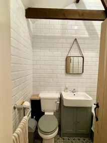 Charming 2-Bed Lodge in Dorchester - Image 2