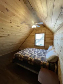 Pine Perfect Cabin on the edge of town only 1/2 mile from Current River! - Image 4